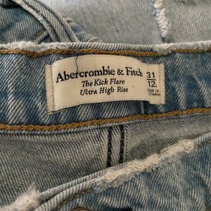 Abercrombie The kick flare ultra high rise size 31